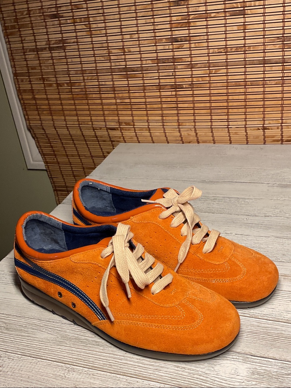 Aerosoles sneaker shoes size 9.5 woman’s suede orange blue Vintage New!